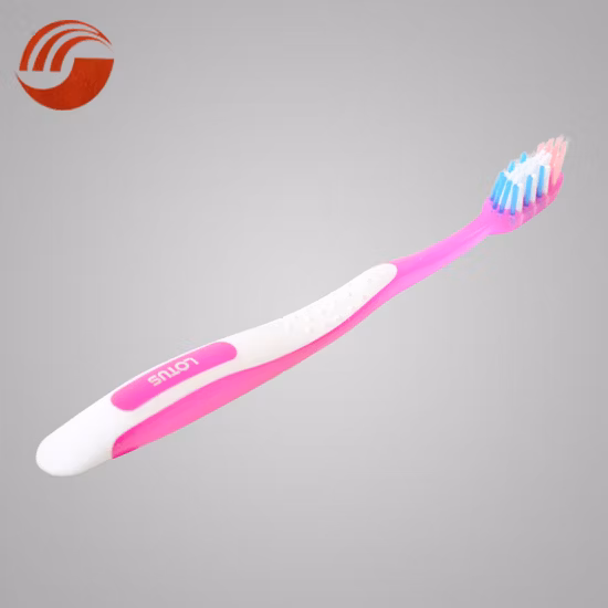 Cepillo de dientes para adultos con cerdas de nailon OEM de China